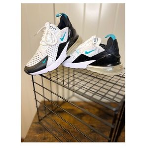 Women’s Nike sneakers